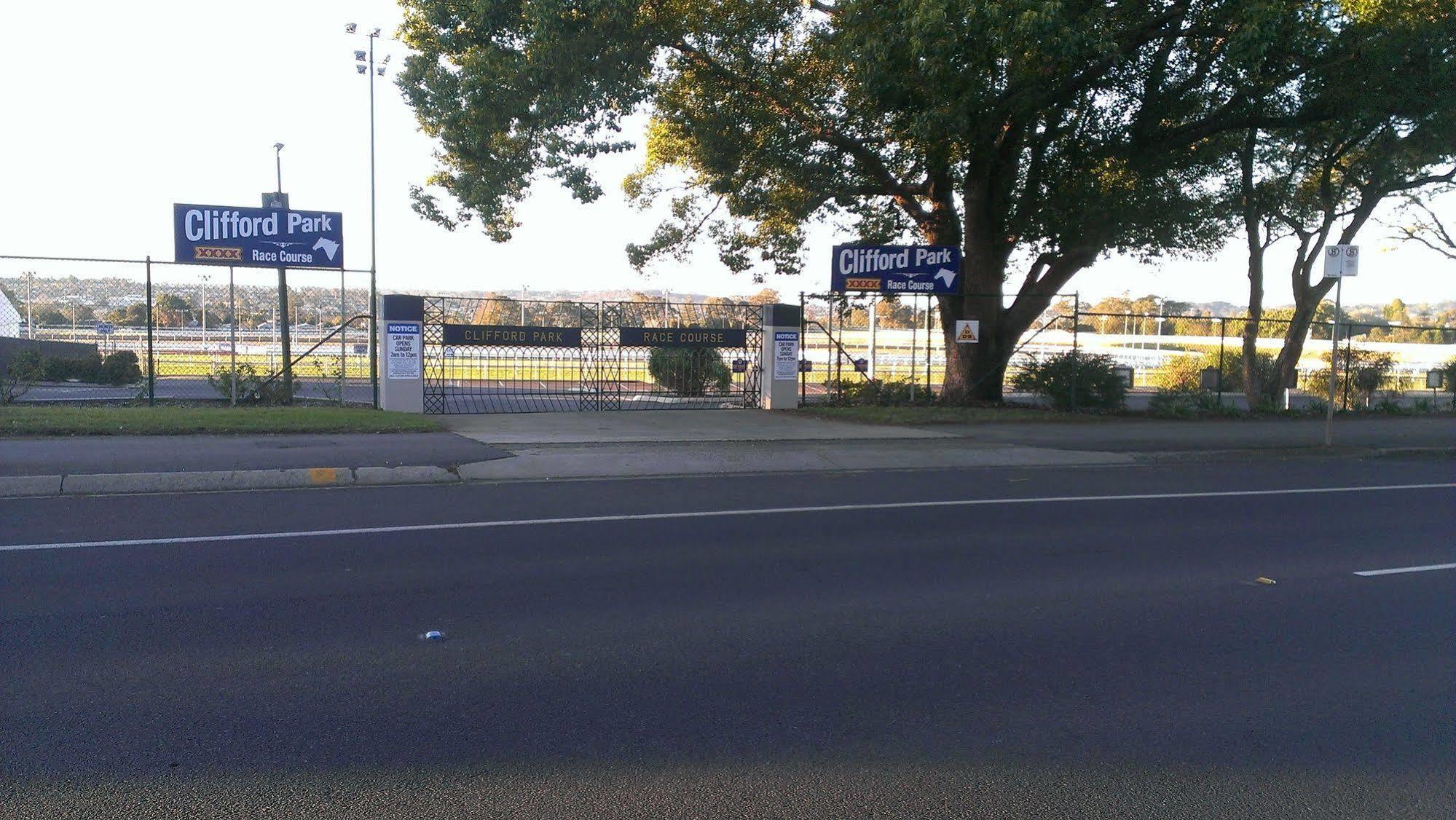 Clifford Park Motor Inn Toowoomba Zewnętrze zdjęcie
